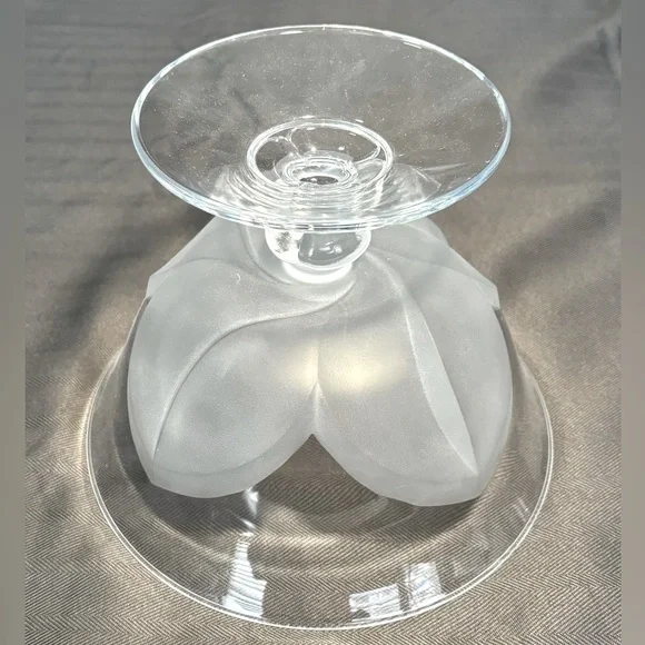 Clear Glass Bowl Immaculate Condition Pre-Owned Perfect for all Occasions. - Picture 2 of 5